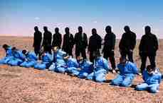 Assassinos do deserto executando supostos traidores