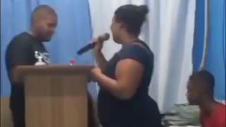 Confusão em igreja evangélica: mulher expõe infidelidade do marido, líder religioso durante culto