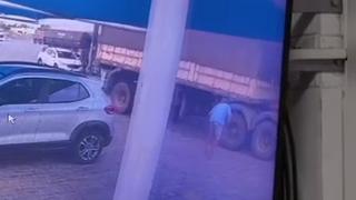 Homem morre após se lançar sob carreta em Capim Grosso, na Bahia