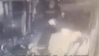 VÍDEO MOSTRA ASSASSINATO DE JOVEM NO ESTACIONAMENTO DE UMA LOJA NA COLÔMBIA