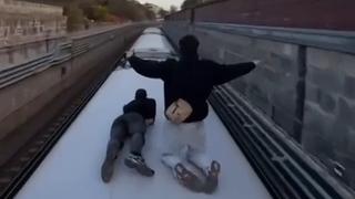 Jovem é atingido na cabeça enquanto praticava “surfe de trem” na Rússia