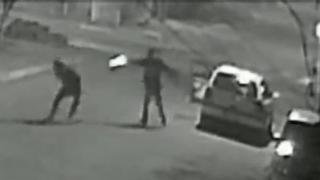 Homem é Assassinado a Tiros Após Descer de Carro no Bairro Harmonia, em Canoas -RS