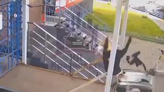 Jovem despenca do 24º andar e corpo é partido ao meio em Krasnoyarsk na Rússia