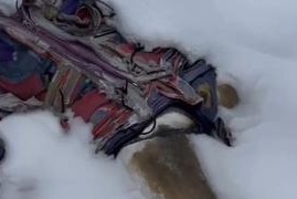 Corpo em decomposição é encontrado no sopé do Himalaia