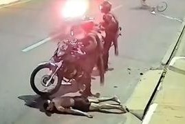 Motociclista sem habilitação em fuga atropela idoso em Teresina