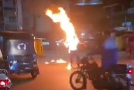 Abordagem vira cena extrema na Índia: motorista ateia fogo ao próprio corpo após confronto com a polícia