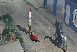 Dupla em motocicleta assassina homem no Sertão de Pernambuco
