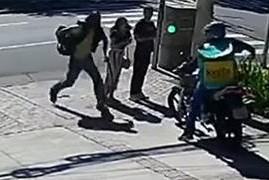 Homem em situação de rua é morto ao tentar proteger casal durante assalto