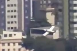 Avião de pequeno porte cai em bairro de Belo Horizonte e deixa mortos e feridos